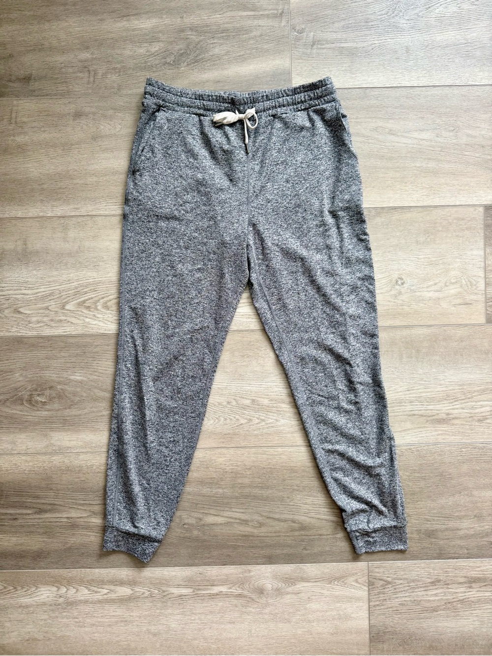 Vuori Women’s Gray Heather Jogger Pants - Size Small